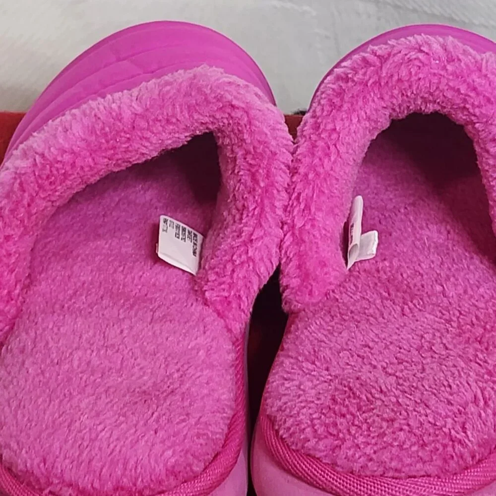 Wondershop at Target Kids Pink Faux Fur Lined Cushion Charlie Slipper Size M 2-3